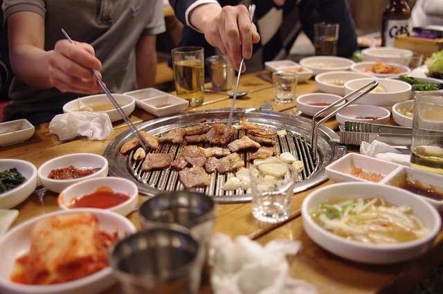 Vegetarians Struggle Each Winter Due to End-of-Year Gatherings at Barbeque Restaurants