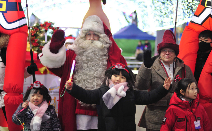 Finnish Santa Touched by Unexpected Present in Hwacheon