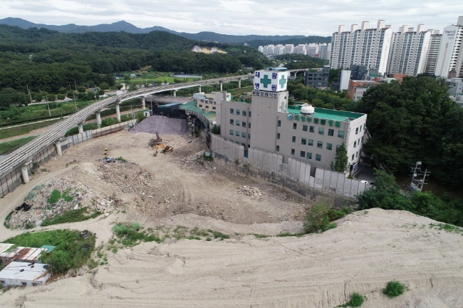 Former Dump the Site of New Tennis Stadium in Uijeongbu