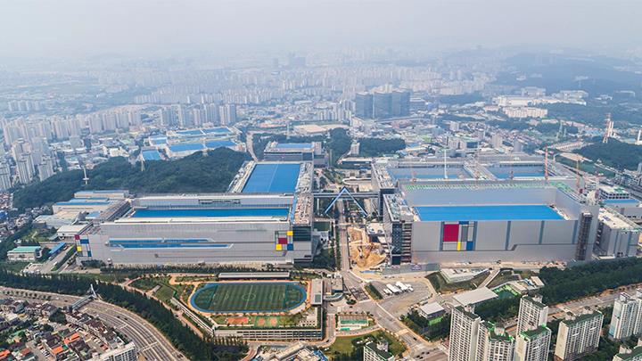 Power Outage at Samsung Chip Factory Halts Production