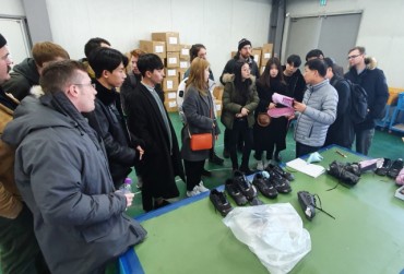 American Students Visit Busan to Learn About Korean Footwear