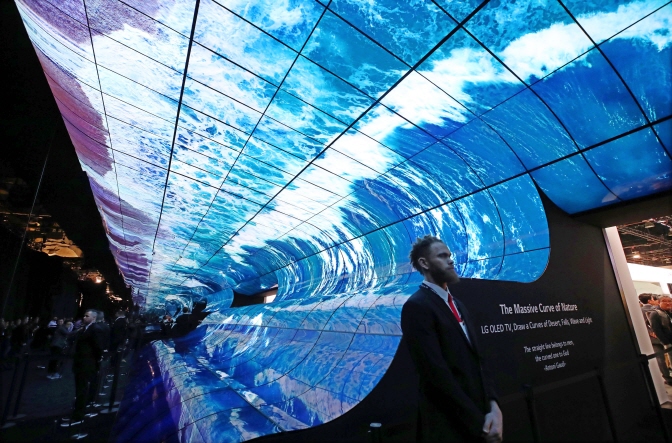A curved OLED display installation at LG Electronics Inc.'s booth entrance at Consumer Electronics Show (CES) 2019 in Las Vegas, Nevada on Jan. 8, 2019. (Yonhap) 