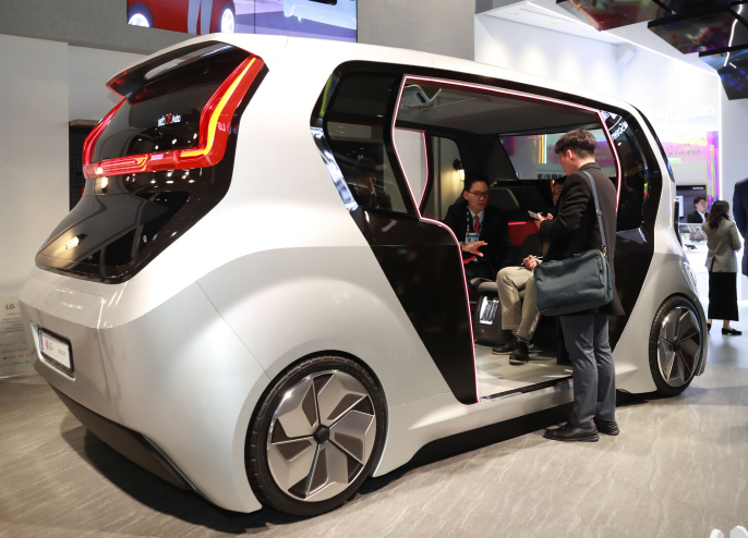 LG Electronics Inc.'s Connected Car concept where visitors can experience various automotive artificial intelligence systems at the company's booth at the Consumer Electronics Show 2020 in Las Vegas, Nevada. (Yonhap)