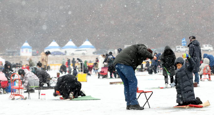 Gangwon Winter Festivities Wrap Up with Beautiful Snowflakes