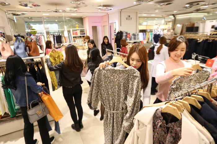 Fashion Industry Sees Increased Online Sales Due to Coronavirus