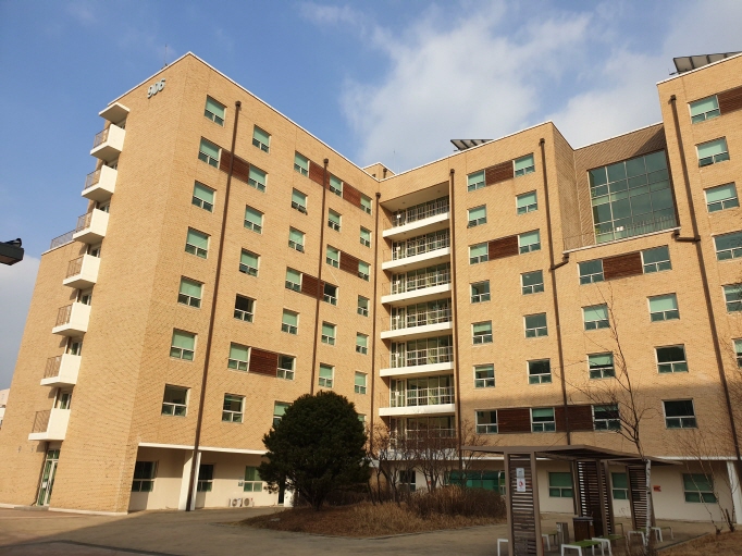 This photo shows a Seoul National University dormitory building.  (Yonhap)