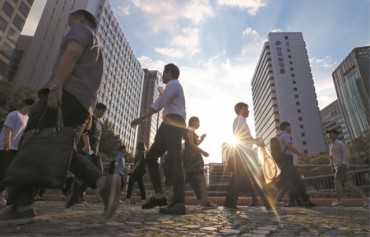 Half of Young S. Koreans Dissatisfied with Their Income: Survey