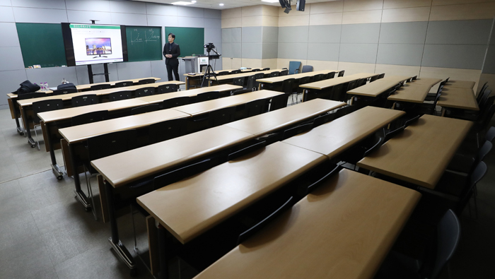 Jeon Eun-chae, a professor at the University of Ulsan in Ulsan, 414 kilometers southeast of Seoul, records his lectures in one of the school's lecture rooms on March 12, 2020. (Yonhap)