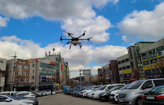 A drone spraying disinfectant at Ansan, Gyeonggi Province on March 3, 2020, amid the spread of the COVID-19 virus in the country. (image: Ansan City Office)