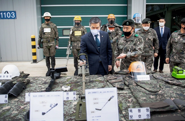 Defense Minister Jeong Kyeong-doo (L) checks equipment used to clear land mines while visiting a site of the removal project in Gyeonggi Province on April 20, 2020, in this photo provided by his office.
