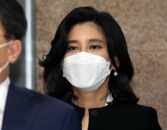 This photo, taken on March 19, 2020, shows Lee Boo-jin leaving a Samsung company building in Seoul after attending a Hotel Shilla shareholders meeting. (Yonhap)