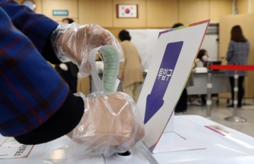 Unfazed by Virus Scare, S. Koreans Hit Polls as Early Voting Begins