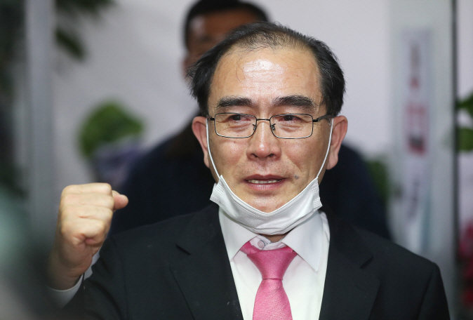 In this photo taken on April 16, 2020, Thae Yong-ho, the former No. 2 diplomat at North Korea's Embassy in London, cries after winning a seat at the Gangnam A constituency in Seoul in the general elections. (Yonhap)
