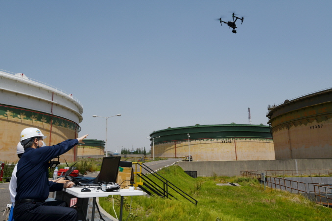 SK Energy Deploys Drones to Inspect Oil Tanks