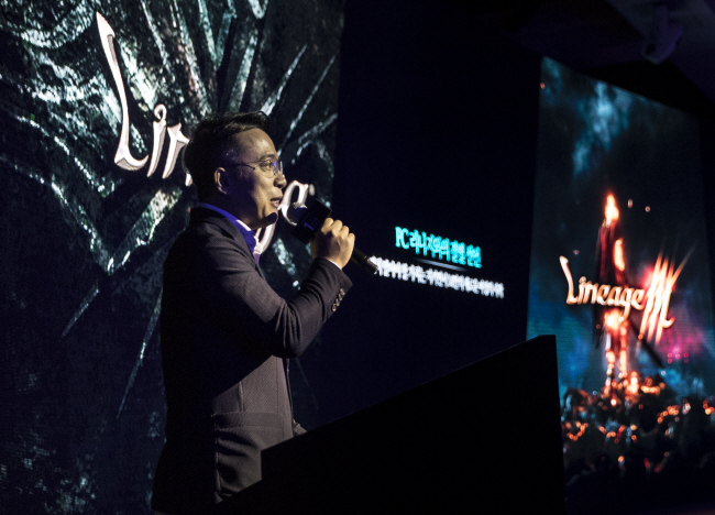 In this file photo, Kim Taek-jin, CEO of online game publisher NCSOFT Corp., gives a keynote speech in Seoul on May 15, 2018, on the anniversary of the megahit product Lineage M. (Yonhap)