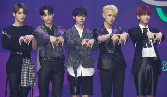K-pop boy band Tomorrow X Together pose for photos on stage during a media showcase for its new EP album, "The Dream Chapter: Eternity," at Yes 24 Live Hall in eastern Seoul on May 18, 2020. (Yonhap)