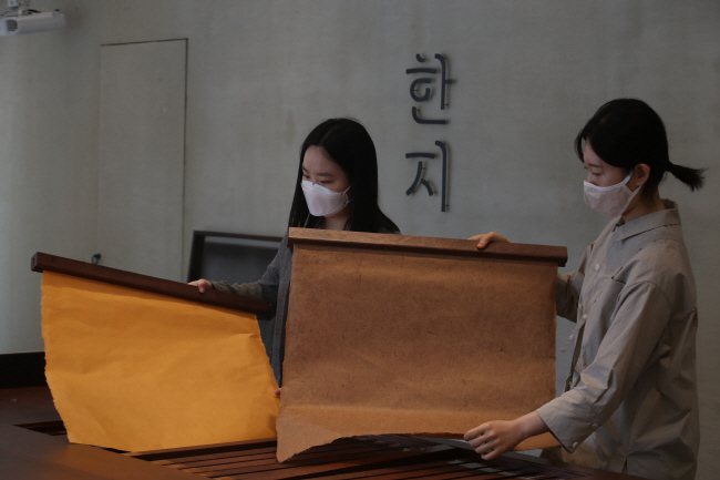 Korean Traditional Hand-made Paper ‘Hanji’ Goes Global