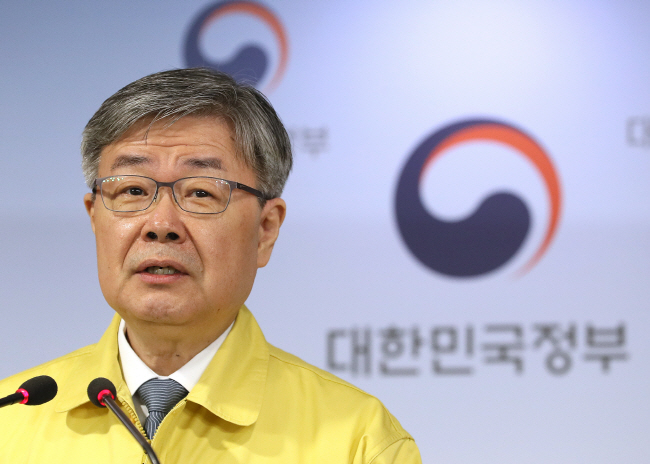 Labor Minister Lee Jae-gap speaks at a press briefing at the government complex in Seoul on May 21, 2020. (Yonhap)