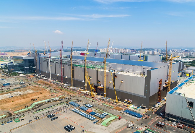This photo provided by Samsung Electronics Co. shows the company's P2 fab in Pyeongtaek, south of Seoul, where its NAND flash production line will be established.