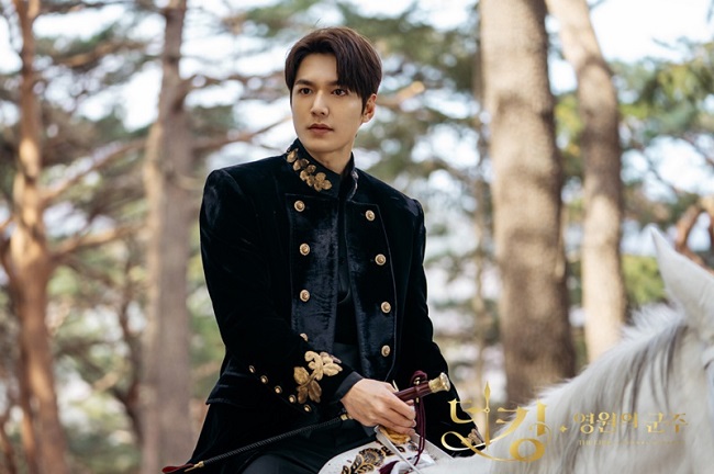 A scene from "The King: Eternal Monarch" by SBS