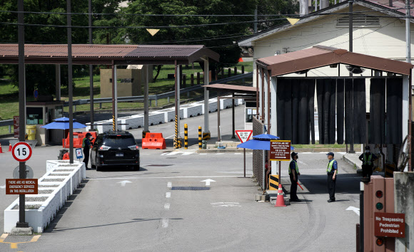 Seen in this photo taken June 3, 2020, is a gate of the U.S. Forces Korea's Yongsan Garrison in Seoul. (Yonhap)
