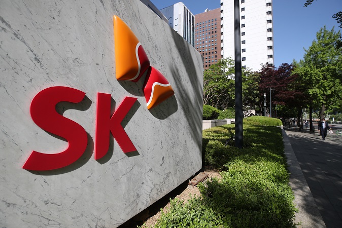 This photo, taken on May 6, 2020, shows the corporate logo of SK Group at its office building in Seoul. (Yonhap)