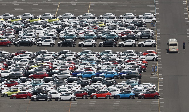 Chip Dearth Forecast to Have Limited Impact on Automakers’ Profit