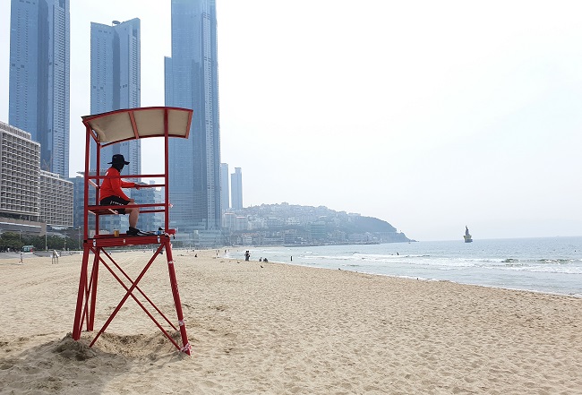Haeundae Beach Opens Up Without Parasols