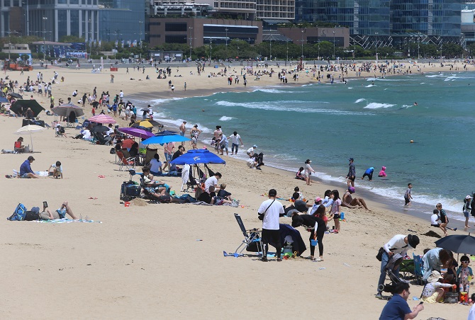 S. Korean Beaches Prepare for Social Distancing