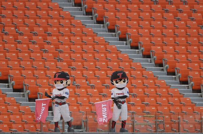 In this file photo from June 11, 2020, mascots for the LG Twins cheer on their team during a Korea Baseball Organization regular season game against the SK Wyverns at an empty Jamsil Baseball Stadium in Seoul. (Yonhap) 