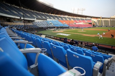 KBO’s Hope to Bring Back Fans Hits Snag with Spike in Virus Cases