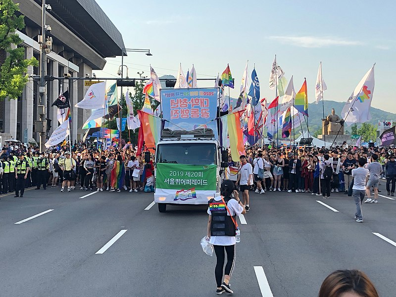 This image shows Seoul Queer Pride Parade held at Gwanghwamun Plaza last year. (The image courtesy of Wikimedia Commons)