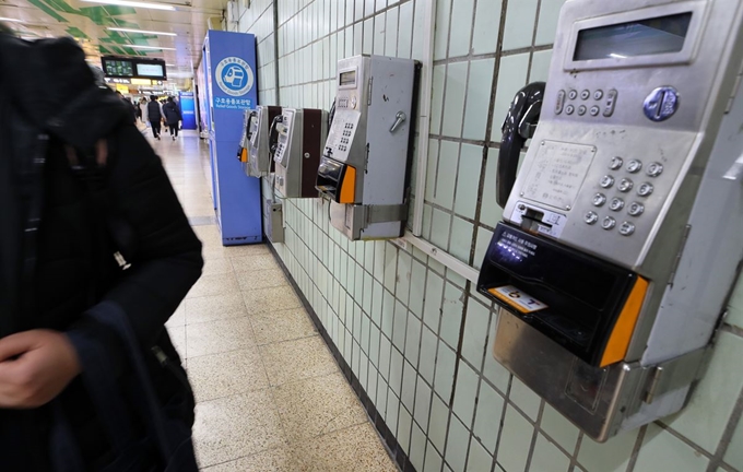 Public Pay Phones Still Active Despite Ubiquity of Mobile Phones