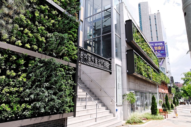 Seoul City Introduces Vertical Gardens