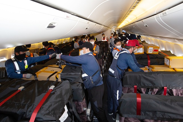 Korean Air began to carry cargo in cargo seat bags, which attach to the seats of passenger jets, on June 11 as the COVID-19 pandemic drove down air travel demand and its earnings. (image: Korean Air)