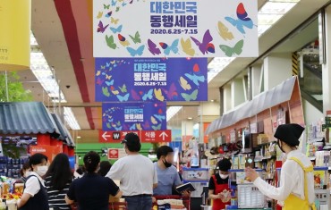 Coronavirus Sends S. Korea’s Consumer Spending Indoors Plunging