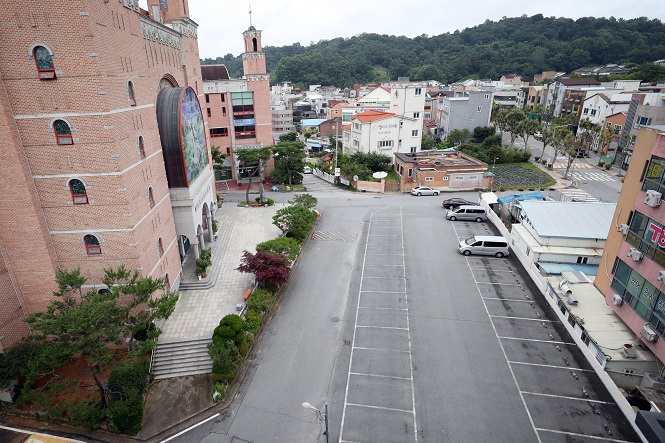In this photo taken on July 5, 2020, a Protestant church in Gwangju is closed after some of its followers have tested positive for COVID-19. (Yonhap)