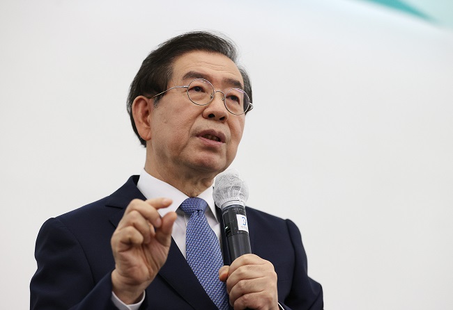 This file photo shows Seoul Mayor Park Won-soon speaking at a press conference at Seoul City Hall on July 6, 2020. (Yonhap)