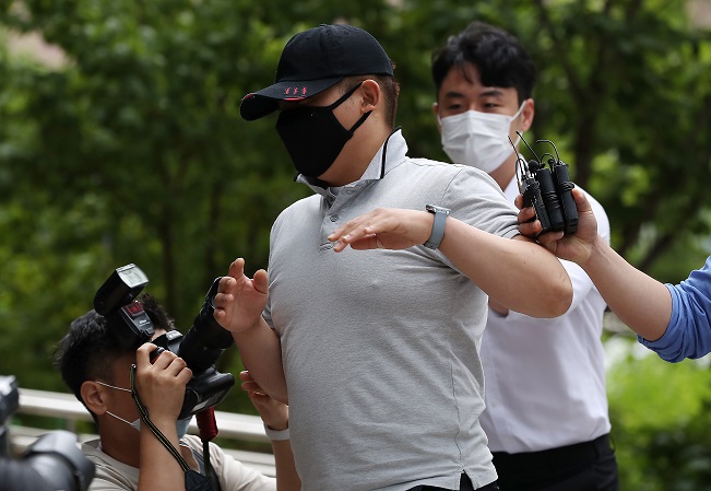 A 31-year-old taxi driver who was accused of causing the death of a patient in an ambulance he collided with attends a hearing at Seoul Eastern District Court in Songpa Ward of Seoul on July 24, 2020. (Yonhap)