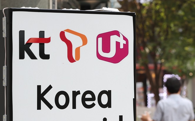The logos of South Korea's three major carriers -- KT Corp. (L), SK Telecom Co. (C) and LG Uplus Corp. (R) -- are shown in this file photo taken July 8, 2020. (Yonhap)