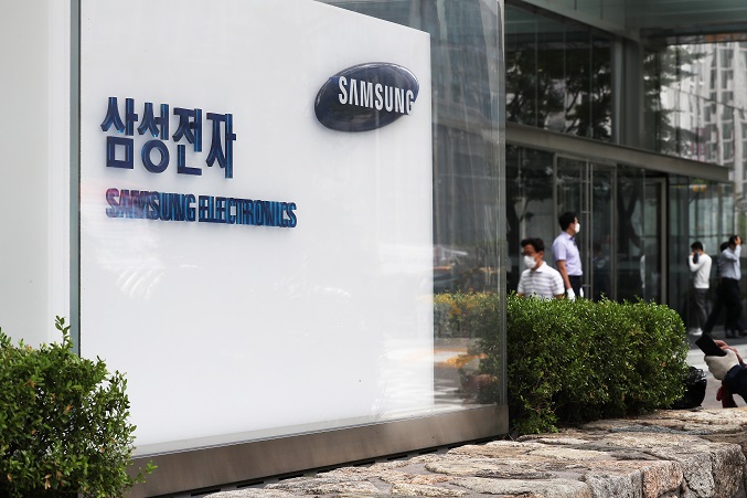 This photo taken on July 14, 2020, shows an outdoor signage of Samsung Electronics Co. at its office building in Seoul. (Yonhap)