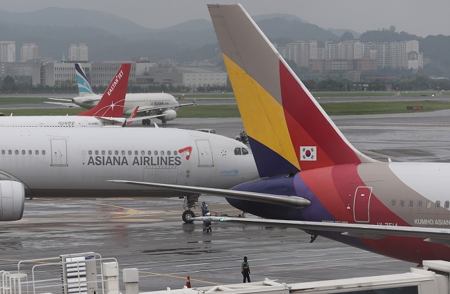 This photo taken Aug. 2, 2020, shows Asiana planes at Gimpo International Airport in western Seoul. (Yonhap)