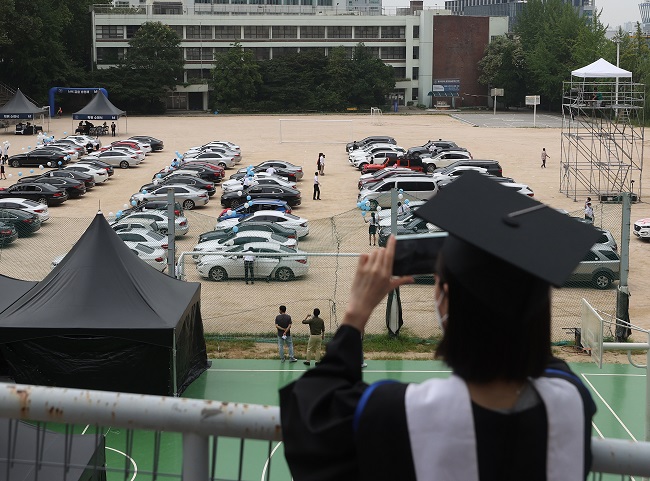 Hongik University and KT Hold Drive-in Graduation Ceremony