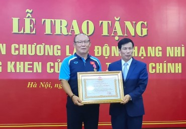 Vietnam Football Coach Park Hang-seo Honored for Int’l Success