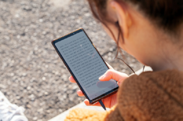 E-book Reader Tracks Eyes to Turn the Page