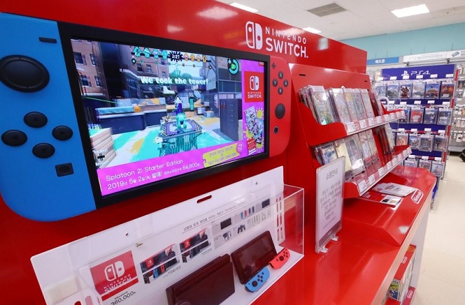 Products of Nintendo Switch, a video game console developed by Nintendo, are displayed at a retail outlet in Seoul on Sept. 17, 2020. (Yonhap)
