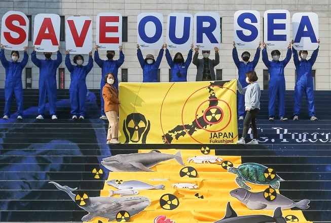Members of an environmental activist group, the Korean Federation for Environmental Movement, stage a rally in Seoul on Oct. 26, 2020, to call on the Japanese government to retract its plan to release water containing radioactive materials stored at the Fukushima nuclear power plant in Japan. (Yonhap)