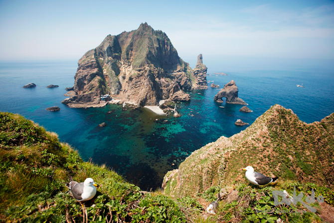 Gov’t Releases Photos of Dokdo to the Public for Free