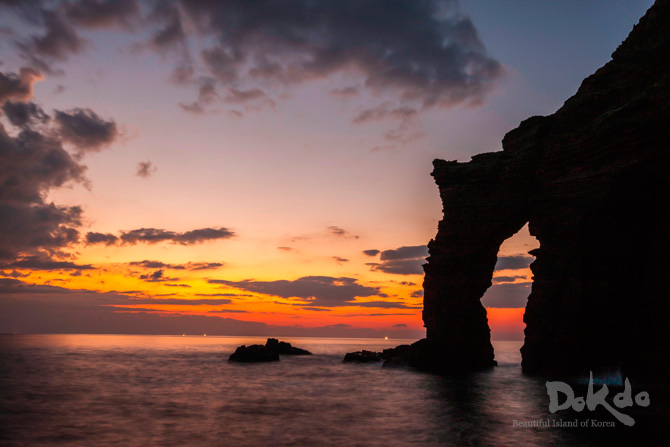 Dokdo consists of two main islands, Dongdo (East Island) and Seodo (West Island). The image shows Dongdo's famous Independence Gate Rock waiting for the sunrise.