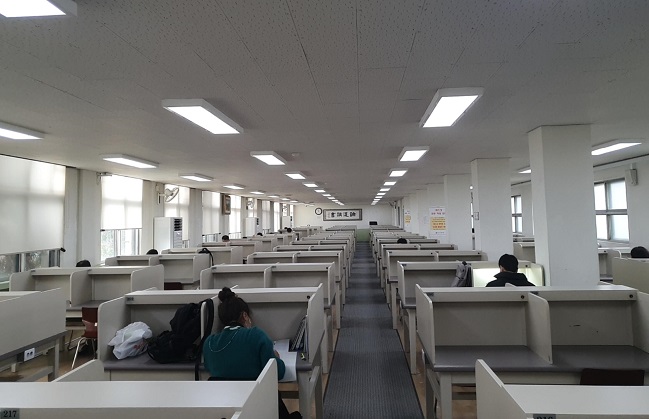 This photo, taken Nov. 24, 2020, shows a quiet room in the Jeongdok Public Library in Jongno Ward, Seoul. (Yonhap)